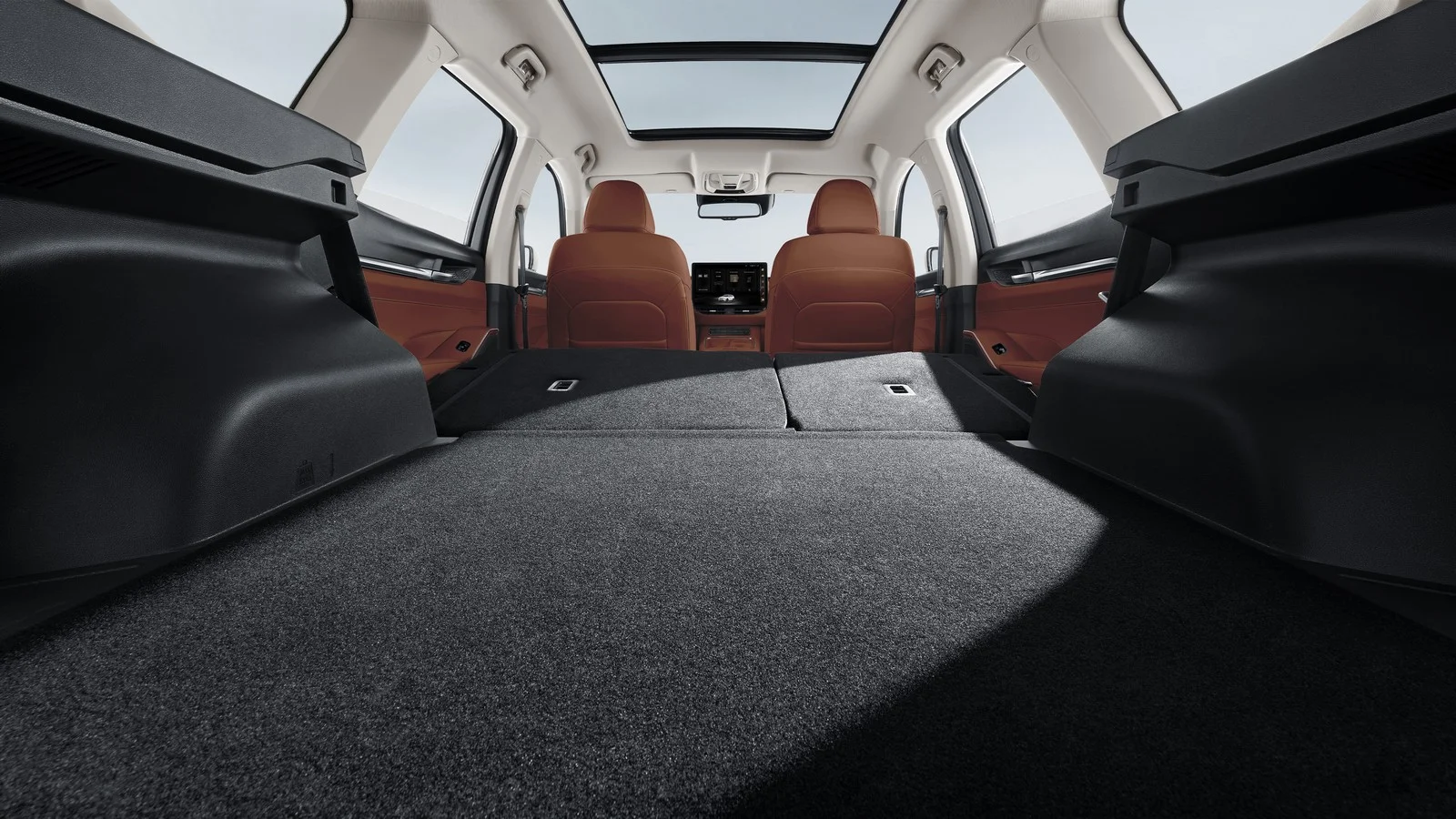 Объем багажного отделения – 1 485 л. при сложенных сиденьях